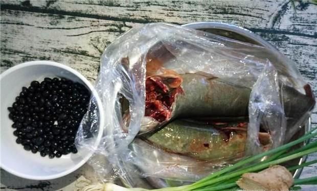 塘鲺鱼煲黑豆的家常做法