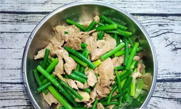 蒜苗炒肉的简单做法