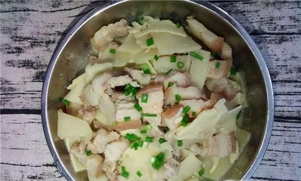 五花肉爆炒竹笋的做法