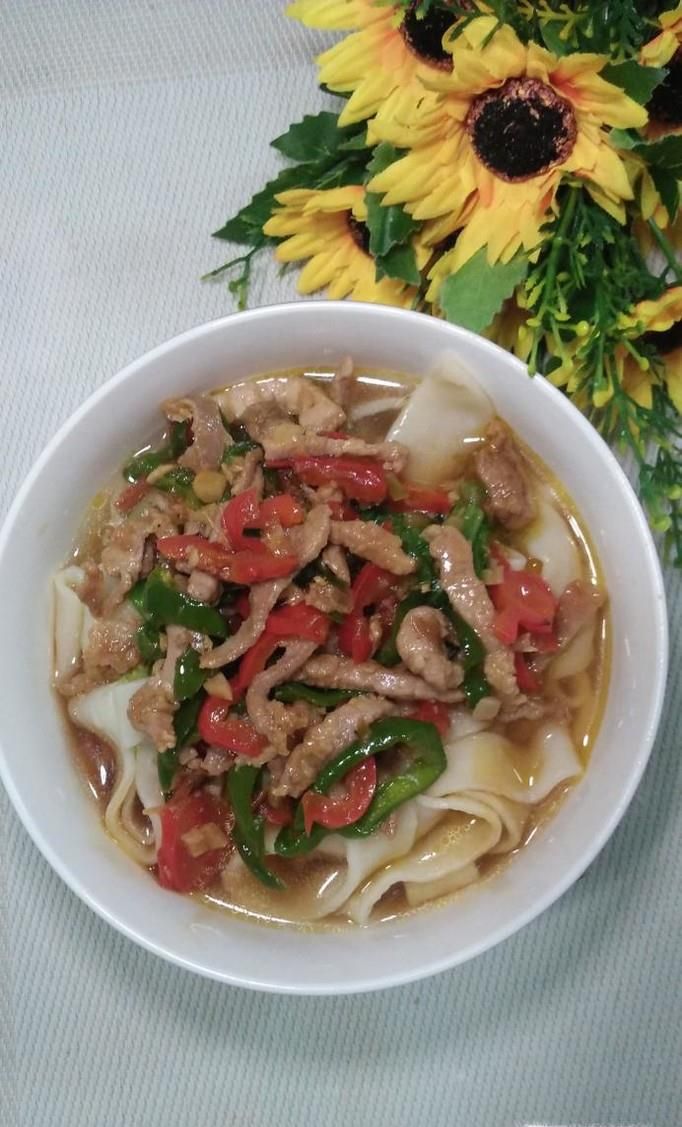 怎样做美味的青椒肉丝手擀面?