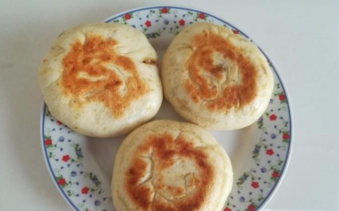 发面白菜猪肉馅馅饼的做法