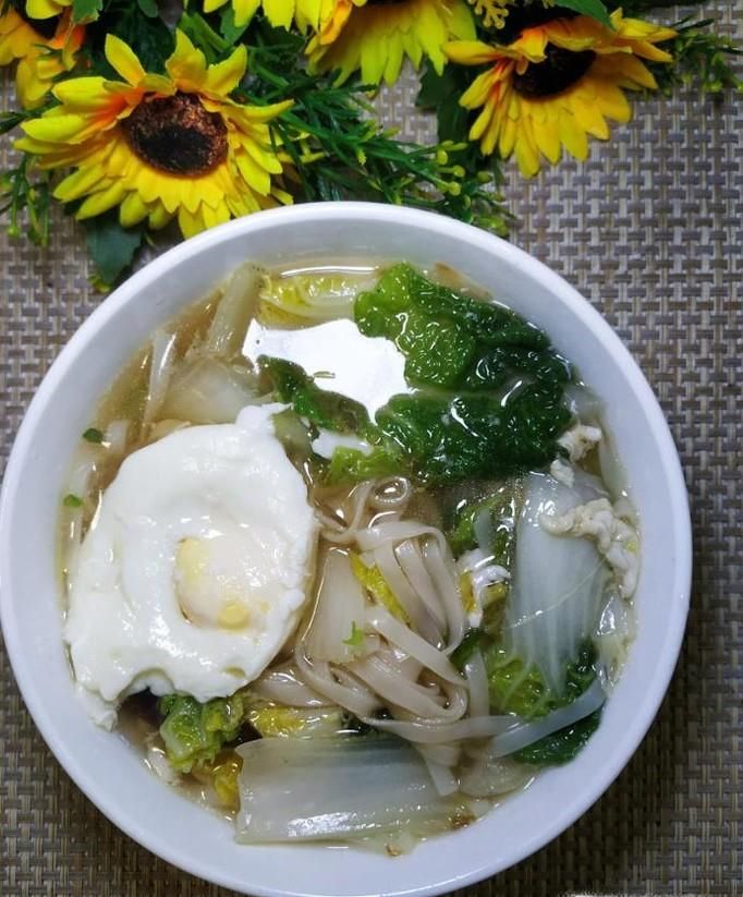 怎样做美味的乌塔菜荷包蛋汤面？