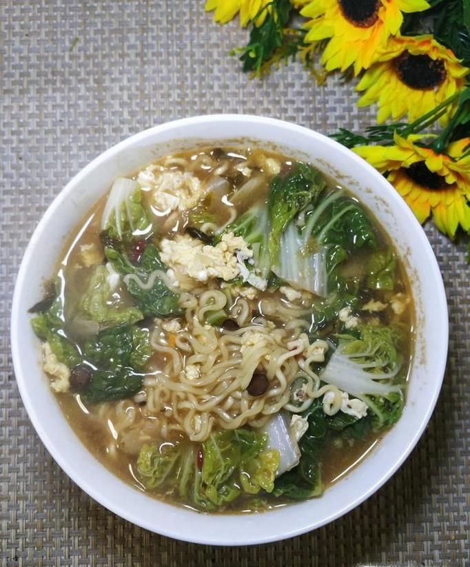 怎样做美味的乌塌菜鸡蛋汤面?
