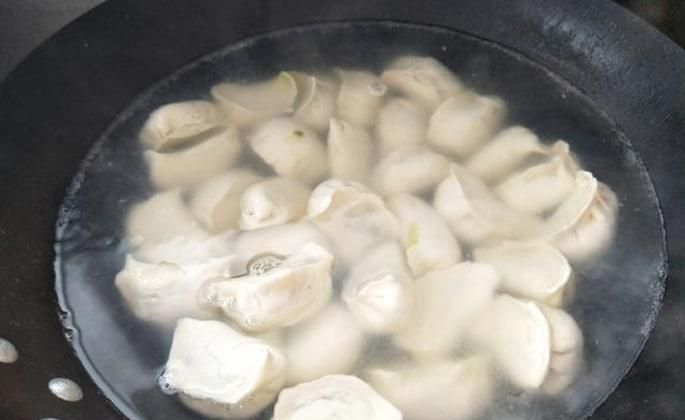 速冻饺子怎么煮才不会破皮