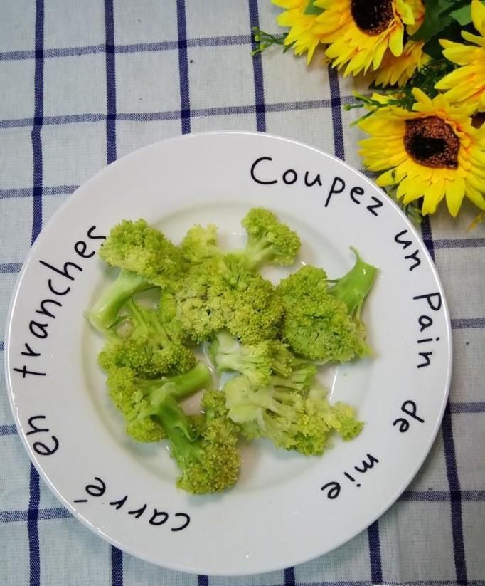 怎样做美味的西兰花胡萝卜素丸子