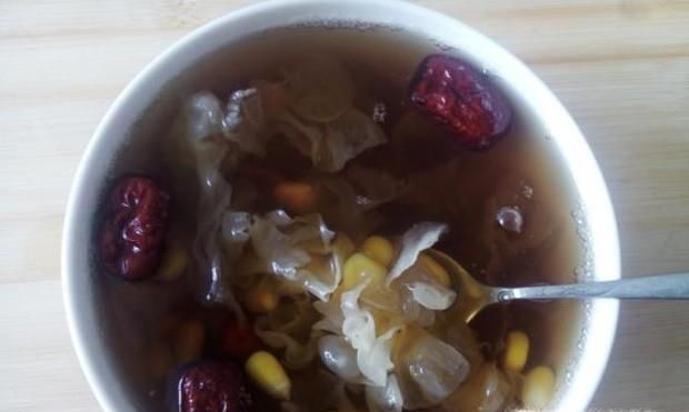 清甜爽润的雪耳嫩甜玉米糖水的做法