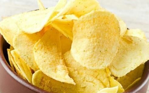 自制薯片、炸薯片做法——怎样在家做小吃炸薯片