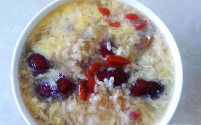 鸡蛋红枣甜酒酿的做法