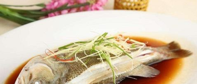 清蒸鲈鱼最简单的做法是什么