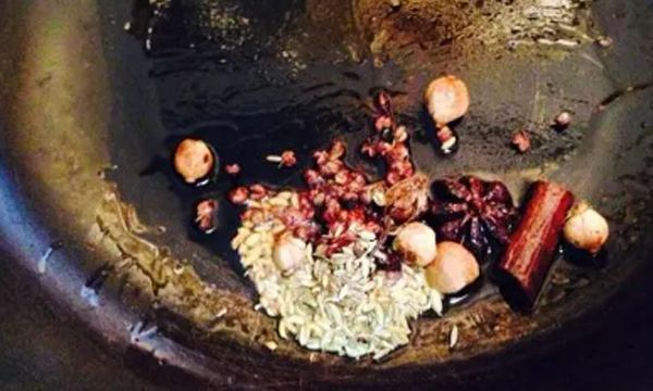 炒凉粉怎么炒好吃又简单 炒凉粉是什么