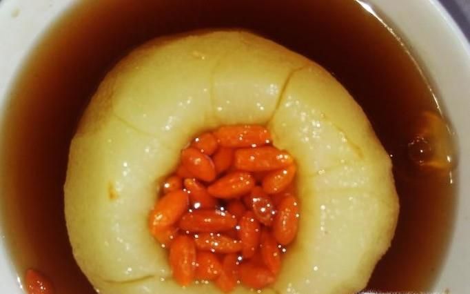 枸杞炖雪梨的做法