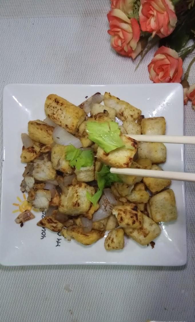 怎样做美味的洋葱炒剩馒头？