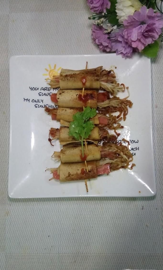 怎样做美味的金针菇火腿肠豆腐卷？