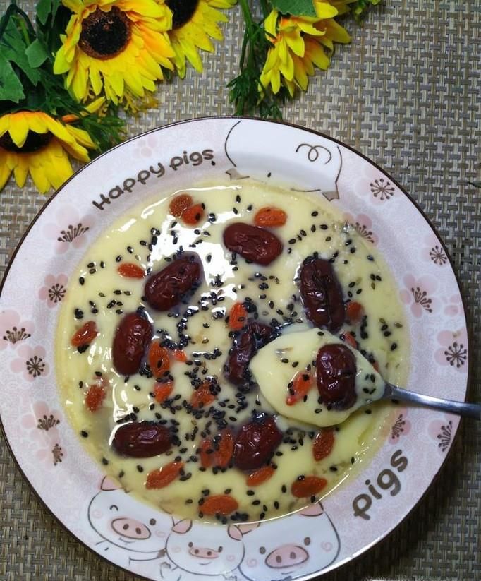 怎样做美味的红枣枸杞鸡蛋羹？