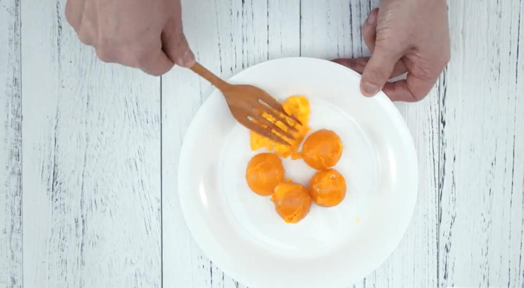 怎么做咸蛋黄焗南瓜？