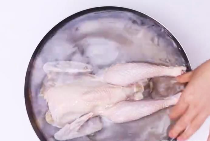 怎么做盐焗鸡？