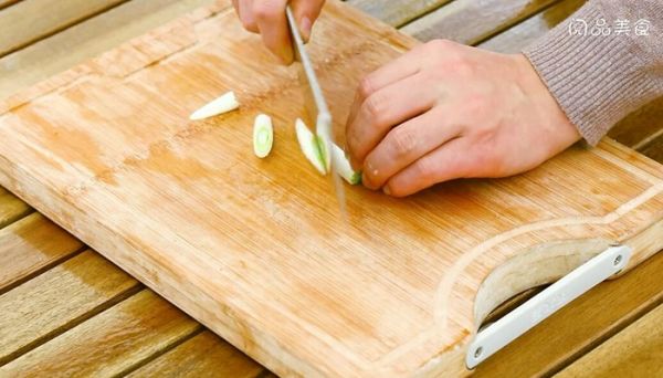 西瓜皮炒肉丝的做法 西瓜皮炒肉丝怎么做