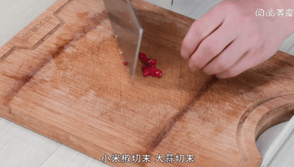 金蒜莴笋丝的做法  金蒜莴笋丝怎么做
