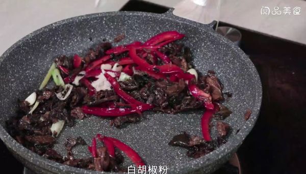 红椒炒梅干菜 红椒炒梅干菜的做法