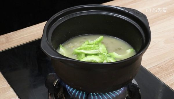绿豆苦瓜炖脊骨的做法 绿豆苦瓜炖脊骨怎么做好吃