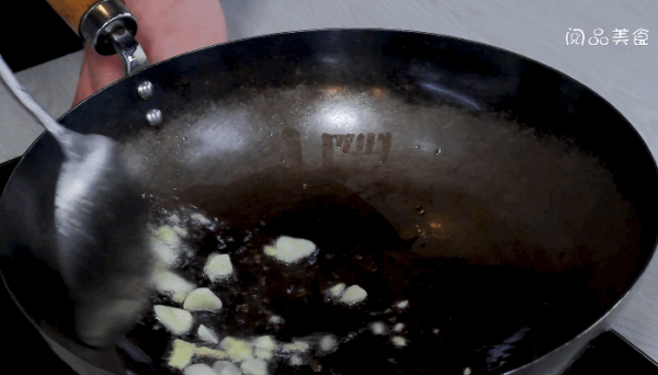 清炒茭白木耳做法  清炒茭白木耳怎么做