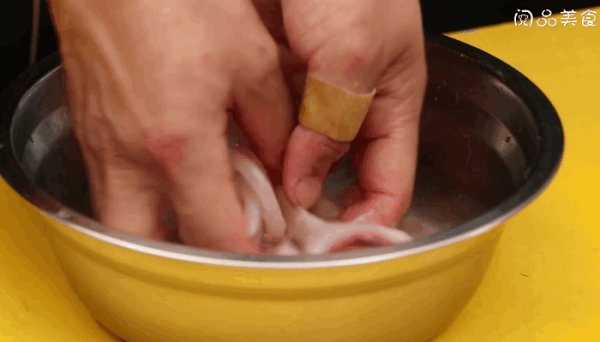 白灼鱿鱼的做法,白灼鱿鱼怎么做