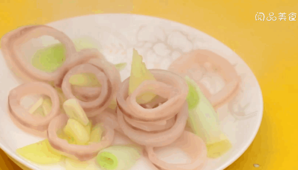 白灼鱿鱼的做法,白灼鱿鱼怎么做