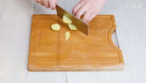 土豆炖五花肉鸡蛋的做法 土豆炖五花肉鸡蛋怎么做