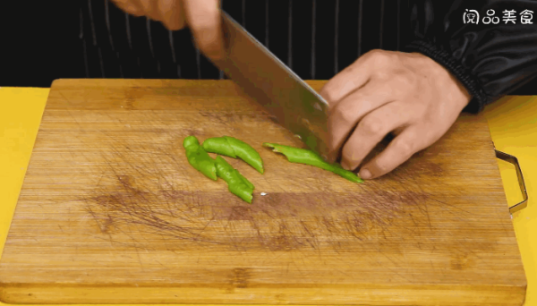 香菇豆腐焖鸡翅的做法，香菇豆腐焖鸡翅怎么做