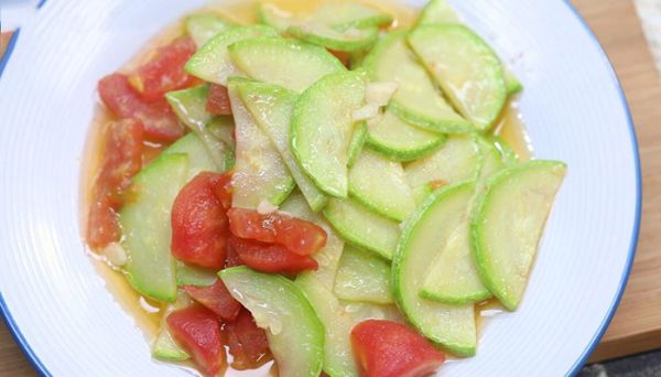 西红柿炒西葫芦的做法 西红柿炒西葫芦怎么做