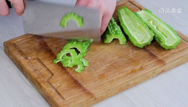 苦瓜炒肉丁做法步骤  苦瓜炒肉丁怎么做