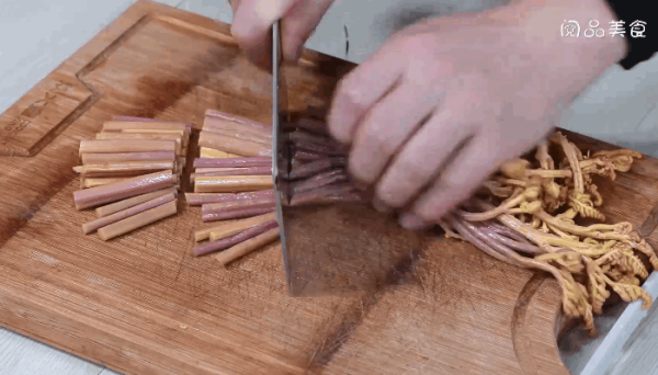 干锅蕨菜土豆的做法，干锅蕨菜土豆怎么做