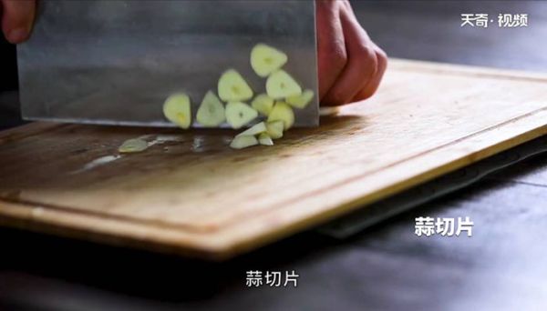 蒿子炒香干怎么做 蒿子炒香干