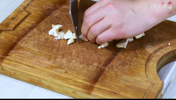 葱油菱角怎么做 葱油菱角的做法