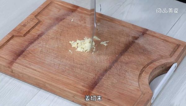 五花肉炒空心菜杆的做法 五花肉炒空心菜杆怎么做