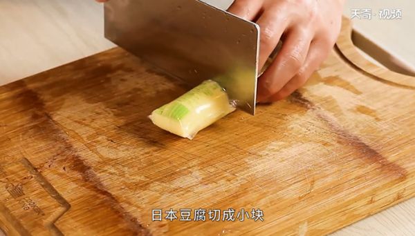 日本豆腐蒸藕圆怎么做 日本豆腐蒸藕圆的做法