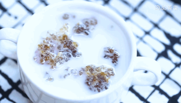 桃胶炖奶做法 桃胶炖奶怎么做