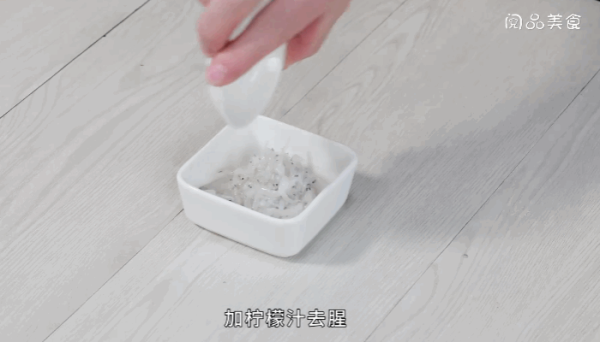 蓝莓银鱼烩饭做法 蓝莓银鱼烩饭怎么做
