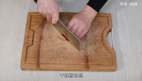 爆炒鱿鱼的做法,爆炒鱿鱼怎么做