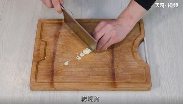 爆炒鱿鱼的做法,爆炒鱿鱼怎么做