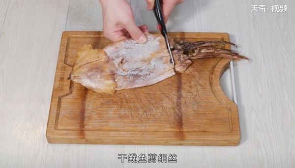 爆炒鱿鱼的做法,爆炒鱿鱼怎么做