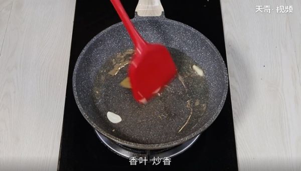 爆炒鱿鱼的做法,爆炒鱿鱼怎么做