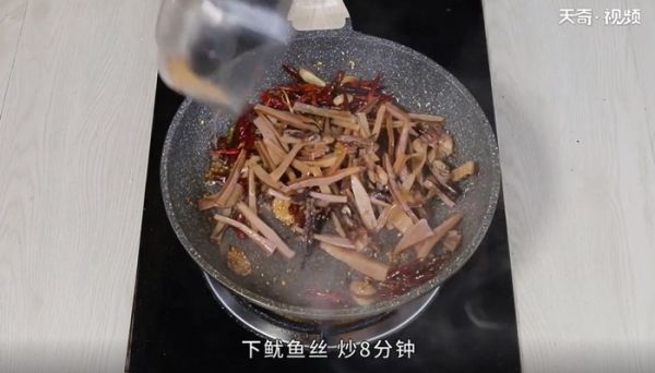 爆炒鱿鱼的做法,爆炒鱿鱼怎么做