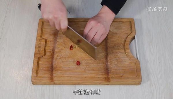 嫩南瓜炒麻花的做法 嫩南瓜炒麻花怎么做