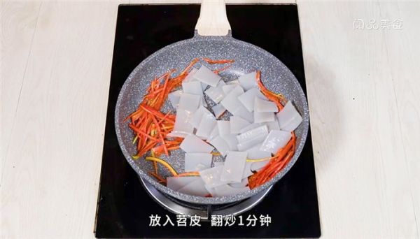 苕粉皮炒胡萝卜丝的做法 苕粉皮炒胡萝卜丝怎么做