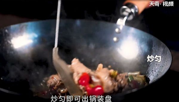 酸豆角焖小公鸡怎么做 酸豆角焖小公鸡的做法