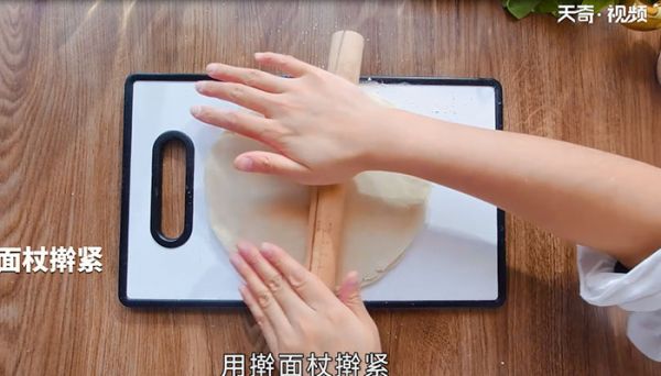 手抓饼蝴蝶酥怎么做 手抓饼蝴蝶酥的做法