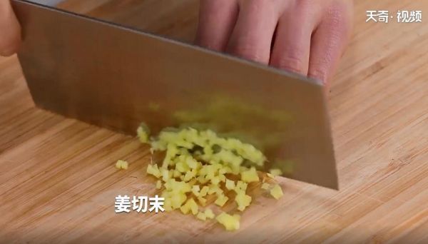 草鱼炖粉条怎么做 草鱼炖粉条的做法