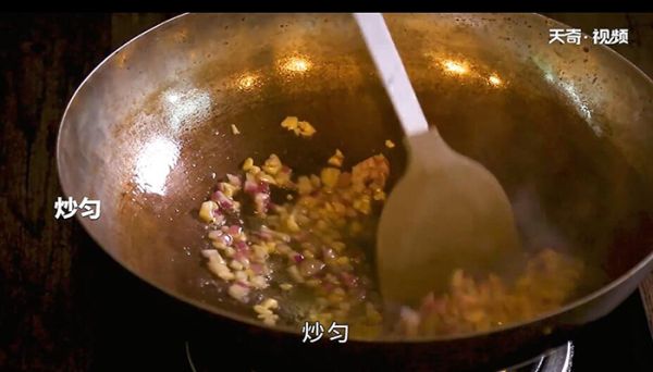 奶油蒜蓉烤大虾的做法 奶油蒜蓉烤大虾怎么做