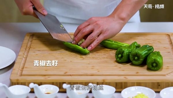 青椒炒鸡肉丝的做法 青椒炒鸡肉丝怎么做